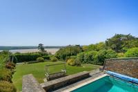 Beautiful Home with Pool Overlooking Camel Estuary - Bed and Breakfast Roche