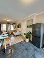 Serene 1 bedroom apartment-shared pool-Self cater-sleeps 2 - B&B Cape Town