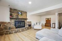 Centennial Court Near Garden of Gods w Hot Tub - B&B Colorado Springs