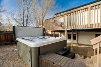 Centennial Court Near Garden of Gods w Hot Tub - B&B Colorado Springs