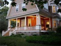 Warm, Stylish Edwardian Escape in Downtown Meaford - Bed and Breakfast Meaford
