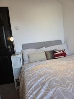 Aldershot Spacious 3-Bedroom House with Fast Wi-Fi & Free Parking - B&B Aldershot