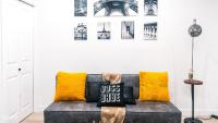 Ebenz Apartment - Bed and Breakfast Calgary
