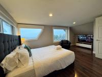 Craftsman with view of Seattle - B&B Seattle