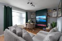 Emerald Chic 2-Bed Suite near St George's Market - B&B Belfast