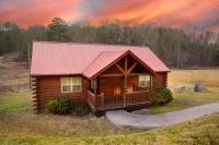 2BR Retreat - Hot Tub Near Dollywood & Pkwy - B&B Pigeon Forge