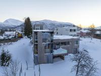 Ecological wood house with a garden - B&B Tromsø