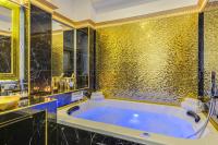 SPANISH STEPS VERSACE STYLE APARTMENT with JACUZZI - Bed and Breakfast Rome