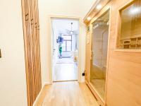 Ferienwohnung im Zentrum mit Infrarotkabine, kostenfreier Tiefgarage, Kingsize Betten und Balkon - Chambres d'hôtes Leipzig