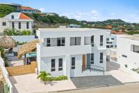 Cura Kaat - Ruime 4 slaapkamer villa met zwembad op gated resort - B&B Jan Thiel