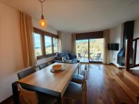 Apartment with Mountain View