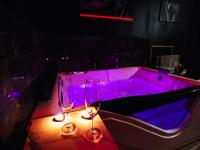 Secrets d'Aix Suite Jacuzzi & Vue Casino - Chambres d’hôtes Aix-les-Bains