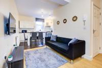 Elegant Apartment Steps from London Station - B&B London