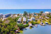 Chillax Island Condo – Beach, Bay & Pool - B&B Englewood
