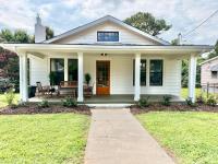 Charming Downtown Family Home with Fenced Yard - Chambres d'hôtes Raleigh
