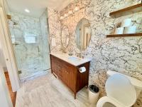 Charming Downtown Family Home with Fenced Yard - Chambres d'hôtes Raleigh