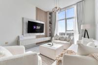 Skyz by Danube Chic 2BR with Balcony & Pool Access - B&B Dubái