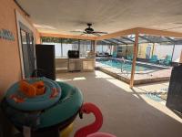 Grinning Gecko 2 Homes, Private Pool Near IMG & AMI - Chambres d'hôtes Bradenton