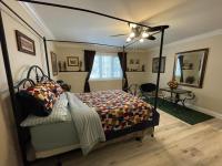 Khan’s Resort - B&B Cobourg