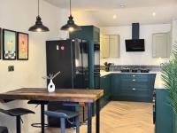 Sleeps 12 TV in Every Room 6 Bedrooms - Ferienwohnung Liverpool