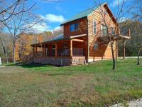 Bohio Retreat - 42 Acres 2B Cabin with Scenic Views - Bed and Breakfast Steelville