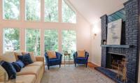 North Hills Chalet with Game Room - Bed and Breakfast Raleigh