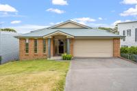 Footprints at Hyams Beach - 4BR home w. games room - B&B Hyams Beach