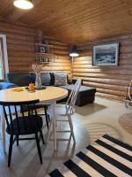 Viihtyisä hirsimökki Venturissa - B&B Siurlahti