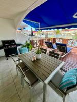 South Finger JH Waterfront Retreat - Walk to the Beach - Bed and Breakfast Jolly Harbour