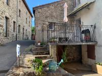 Maisonnette ardéchoise au centre du village - B&B Nozières