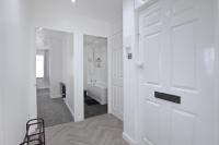 Stylish Cosy 2-Bed flat, fast Wi-Fi, Sky Sports, Sky Cinema & Netflix plus 2 free Parking bays - Chambres d'hôtes Aylesbury