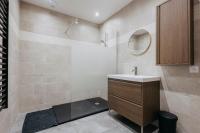 La bâtisse des tuileries côté forêt - B&B Lamure-sur-Azergues