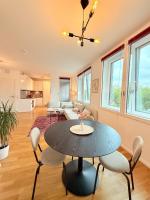 New-three room-Entire Apartment with two Balconies & Garage, Central-Fast Access to City Center - Barmbek -Stadtpark - Chambres d'hôtes Hambourg