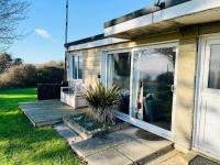 2 Bedroom Chalet SB67, Sandown, Dog Friendly, Free Wifi - Ferienwohnung Sandown