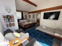 The Fantail's Nest - cosy & quiet studio apartment - B&B Dunedin