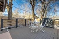Old Broadmoor retreat deck fire pit grill near zoo - Ferienwohnung Colorado Springs