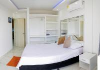 Modern Oasis 3 min to Airport 5G WiFi Parking - Chambres d’hôtes Los Garzones