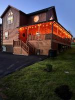 Luxe Cabin Pool Hot Tub Games - B&B Pigeon Forge