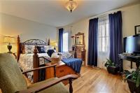 Zimmer mit 2 Doppelbetten und Gemeinschaftsbad