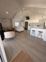 Whispers on Dunbar A Quiet Coastal Retreat - B&B Stockton