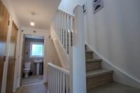 Modern 2-Bed Home in Swinton by MCPI Hosting, Perfect for Families & Contractors - Chambres d'hôtes Manchester