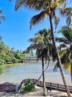 Lagoon Surfhouse - B&B Ahangama