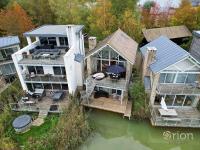 Howells Mere 16, Indian Summer - B&B Somerford Keynes