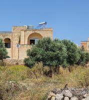 Dar il-Hena - Private Farmhouse with Pool, Gozo - Bed and Breakfast Għasri