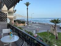 Sea front Apartment Giardini Naxos Taormina - B&B Giardini-Naxos
