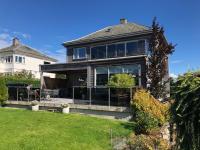 Beautiful central villa with free private parking - Chambres d'hôtes Sandnes