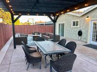 2 Masters, Newly renovated with new furnishings - 4BR 3BA - B&B San Diego