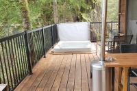 Hot Tub - Pet Friendly - Cozy Escape with Fire Pit - B&B Port Renfrew