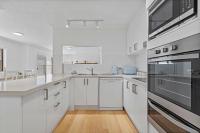 3-BR - Stylish Gold Coast Coastal Getaway - B&B Gold Coast