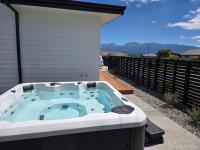Fiordland 2 Bedroom Home with Spa - B&B Te Anau